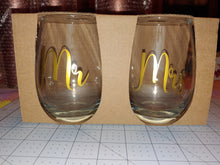 Load image into Gallery viewer, Clear Wine Glasses
