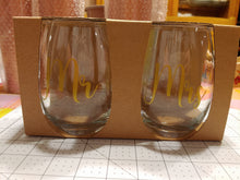 Load image into Gallery viewer, Clear Wine Glasses
